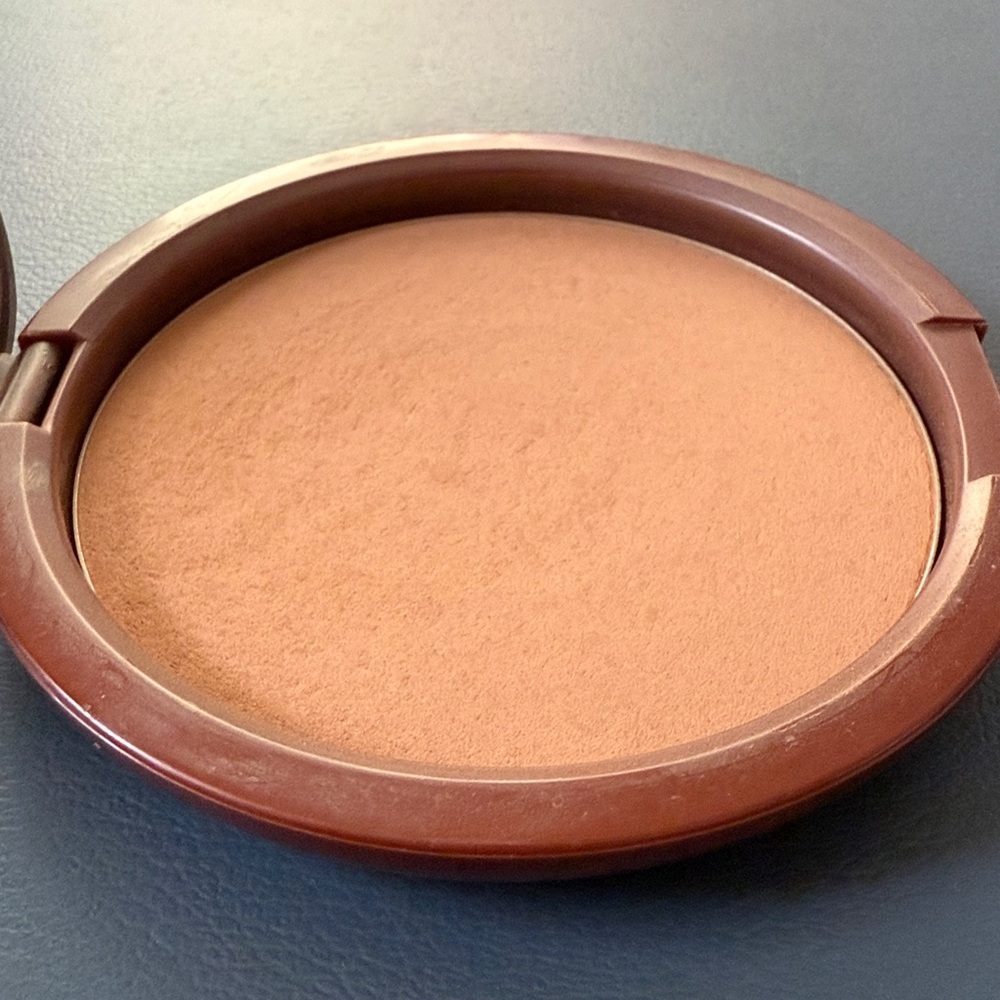 Estee Lauder Bronze goddess bronzer shade 03 medium deep - Picture 2 of 5